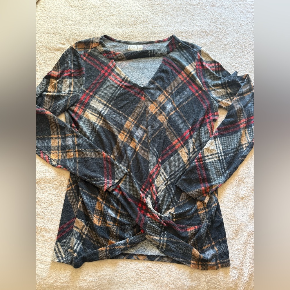 Maurices Gray and Black Top - Picture 1 of 4